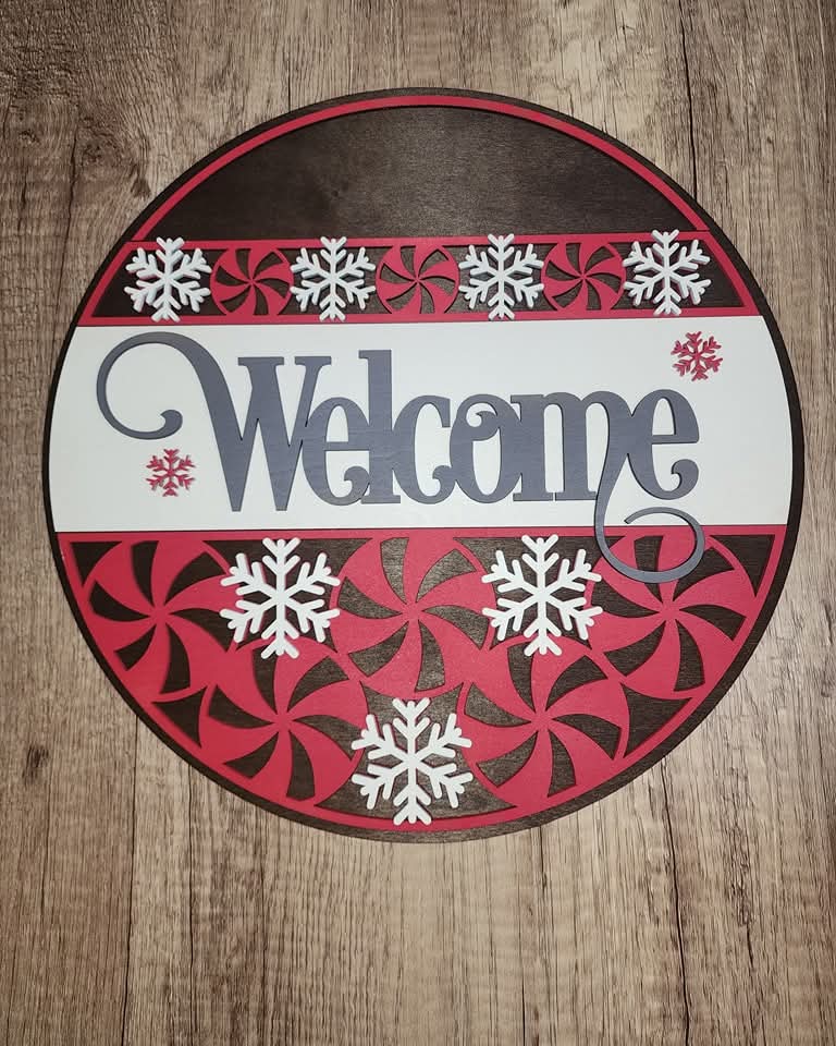 Peppermint Welcome Door Hanger – Festive Christmas Round Sign 15 inches